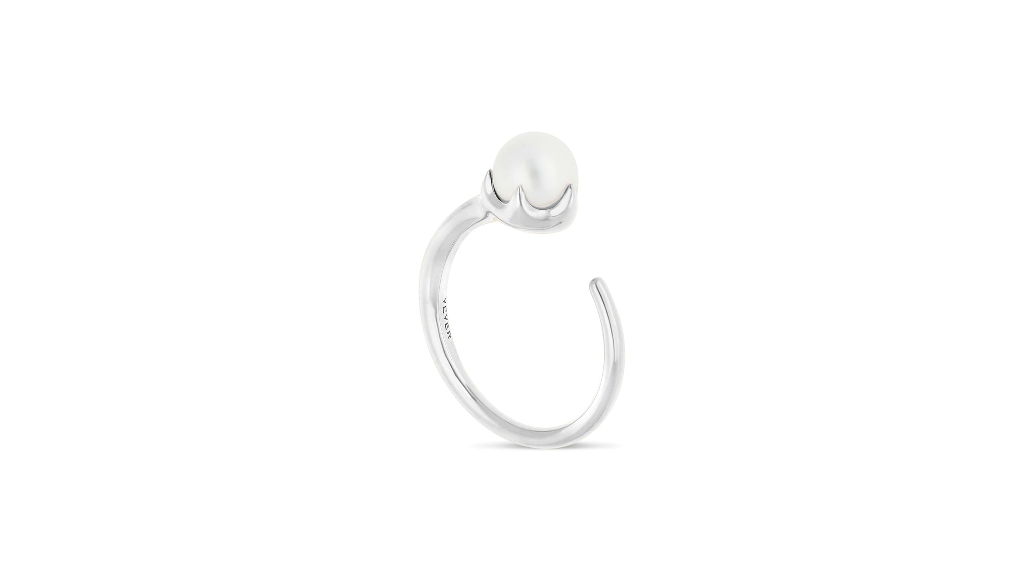 Anello in oro bianco con diamante centrale taglio a cuscino di ct.1,35 Anello in oro bianco con diamante centrale taglio a cuscino di ct.1,35