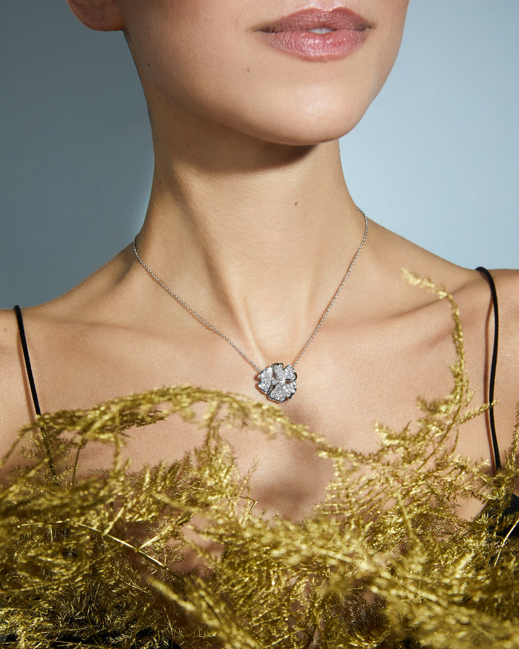 Ginkgo Pavé Medium Necklace - White Gold