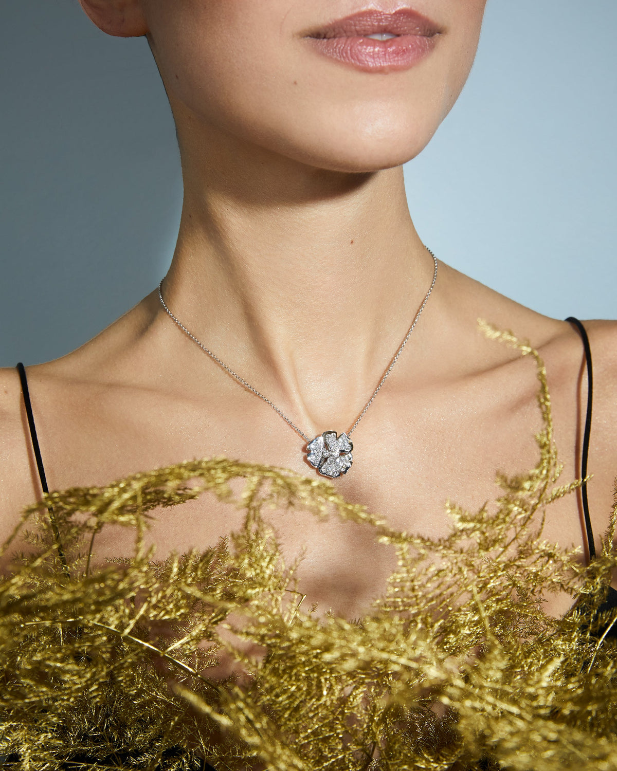 Ginkgo Pavé Medium Necklace - White Gold